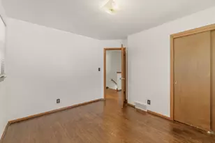 10501 W Silver Spring Dr, Milwaukee, WI 53225 - Photo 33