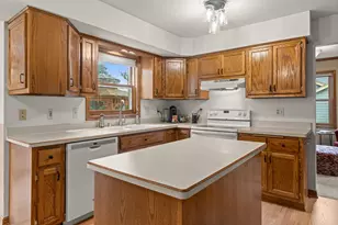 1211 Highpoint Ln, Waukesha, WI 53189 - Photo 3
