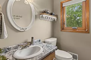 1211 Highpoint Ln, Waukesha, WI 53189 - Photo 23