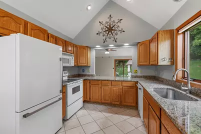 981 E Loos St, Hartford, WI 53027 - Photo 3