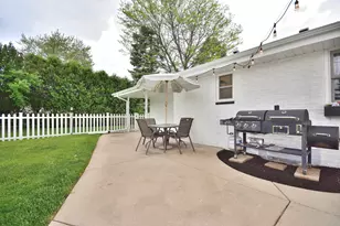 12905 Wembley Rd, Brookfield, WI 53005 - Photo 7