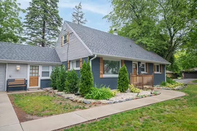 9504 W Hope Ave, Wauwatosa, WI 53222 - Photo 3