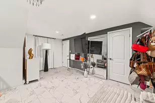 9504 W Hope Ave, Wauwatosa, WI 53222 - Photo 15