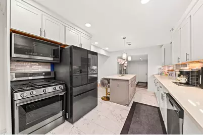 9504 W Hope Ave, Wauwatosa, WI 53222 - Photo 9