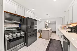 9504 W Hope Ave, Wauwatosa, WI 53222 - Photo 9