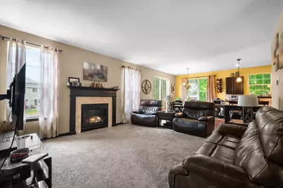 1721  Sagewood Cir, West Bend, WI 53095 - Photo 3