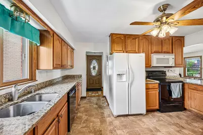 2406 S 79th St, West Allis, WI 53219 - Photo 13