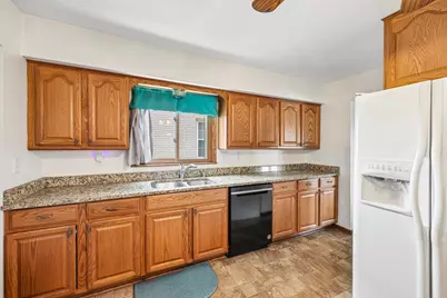 2406 S 79th St, West Allis, WI 53219 - Photo 11