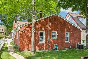 2406 S 79th St, West Allis, WI 53219 - Photo 25