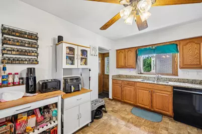 2406 S 79th St, West Allis, WI 53219 - Photo 9