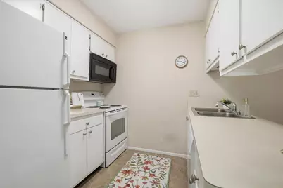 4075 S 84th St #4, Greenfield, WI 53228 - Photo 7