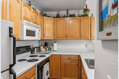 281  Victorian Village Dr #25, Elkhart Lake, WI 53020 - Photo 9