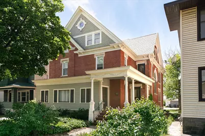122  10th St, La Crosse, WI 54601 - Photo 1