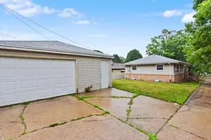 7400 W Melvina St, Milwaukee, WI 53216 - Photo 27