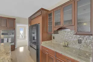 9223 W Wyndham Hills Ct, Franklin, WI 53132 - Photo 9