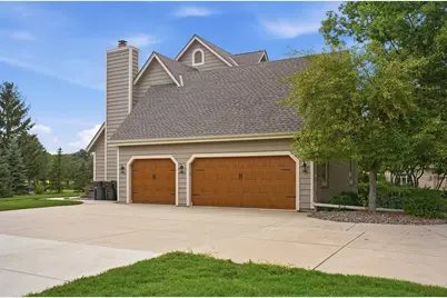 9223 W Wyndham Hills Ct, Franklin, WI 53132 - Photo 7