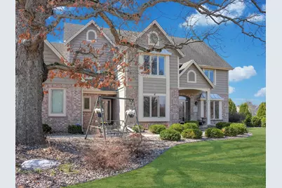 9223 W Wyndham Hills Ct, Franklin, WI 53132 - Photo 1
