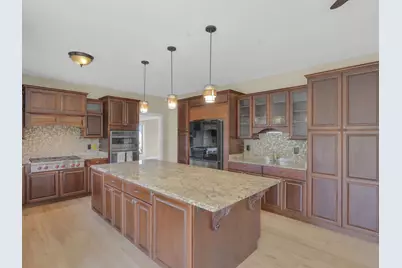 9223 W Wyndham Hills Ct, Franklin, WI 53132 - Photo 9