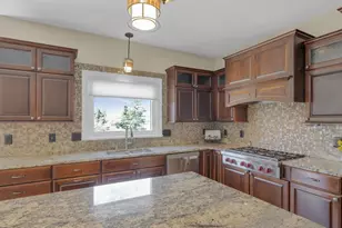 9223 W Wyndham Hills Ct, Franklin, WI 53132 - Photo 5