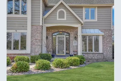 9223 W Wyndham Hills Ct, Franklin, WI 53132 - Photo 3