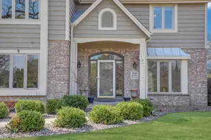 9223 W Wyndham Hills Ct, Franklin, WI 53132 - Photo 3