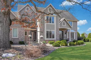 9223 W Wyndham Hills Ct, Franklin, WI 53132 - Photo 7