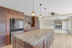 9223 W Wyndham Hills Ct, Franklin, WI 53132 - Photo 7