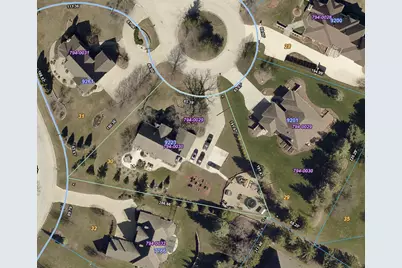 9223 W Wyndham Hills Ct, Franklin, WI 53132 - Photo 3