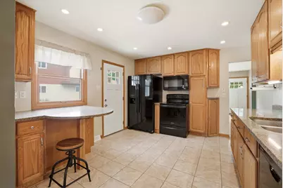 534  Peters Dr, Waukesha, WI 53188 - Photo 7