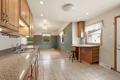 534  Peters Dr, Waukesha, WI 53188 - Photo 9