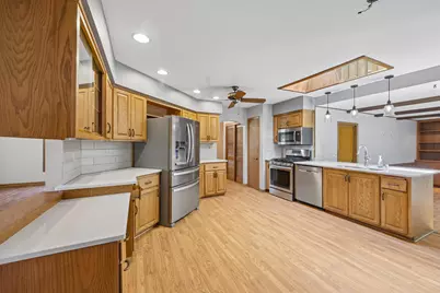 7557  Chapel Hill Ct, Franklin, WI 53132 - Photo 17