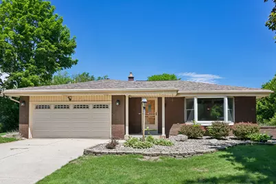 7557  Chapel Hill Ct, Franklin, WI 53132 - Photo 3
