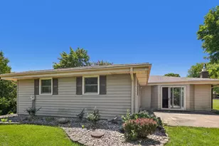 7557 Chapel Hill Ct, Franklin, WI 53132 - Photo 35