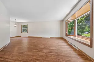 7557 Chapel Hill Ct, Franklin, WI 53132 - Photo 9