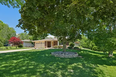 7557  Chapel Hill Ct, Franklin, WI 53132 - Photo 5