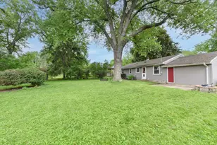 W170N9340 Woodlawn Dr, Menomonee Falls, WI 53051 - Photo 13