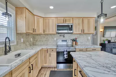 420  Scott Ave, Waukesha, WI 53186 - Photo 11