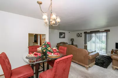 W177N9769  Riversbend Cir, Germantown, WI 53022 - Photo 9