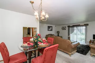 W177N9769 Riversbend Circle, Germantown, WI 53022 - Photo 9