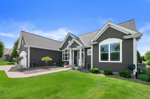 W349N5830 Sunflower Ct, Lac La Belle, WI 53066 - Photo 3