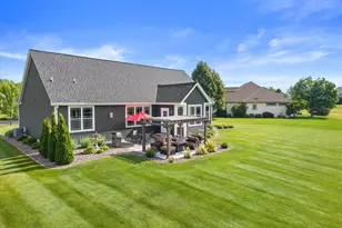 W349N5830 Sunflower Ct, Lac La Belle, WI 53066 - Photo 47