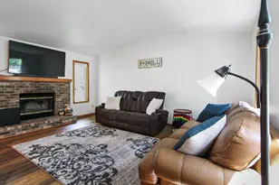 1551 Woodruff Way, Hartford, WI 53027 - Photo 5