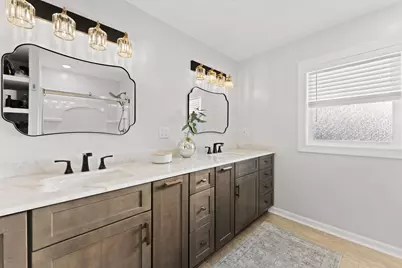 10541 S McGraw Dr, Oak Creek, WI 53154 - Photo 17