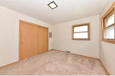 4678 N 84th St, Milwaukee, WI 53225 - Photo 7