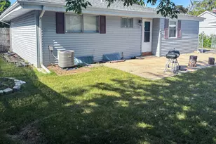 5735 W Green Tree Rd, Milwaukee, WI 53223 - Photo 9