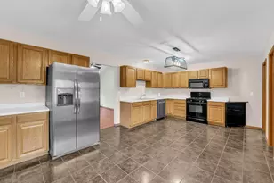 1404 Willow Ln, Harvard, IL 60033 - Photo 9