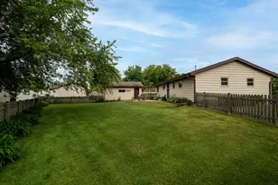 2725 Red Maple Ct, Racine, WI 53402 - Photo 23