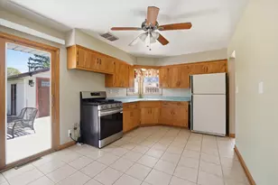2514 S 89th St, West Allis, WI 53227 - Photo 9