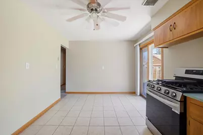 2514 S 89th St, West Allis, WI 53227 - Photo 7
