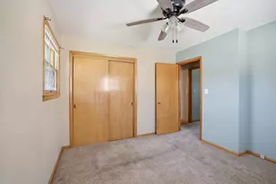2514 S 89th St, West Allis, WI 53227 - Photo 11